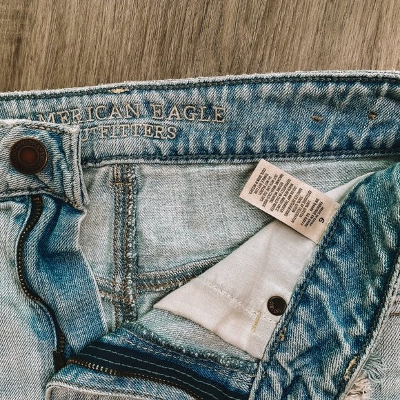 American Eagle Outfitters Distressed Light Wash Jean Shorts - Picture 7 of 8